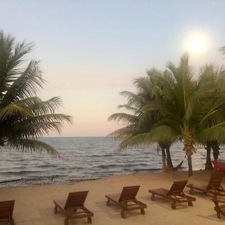 The White Horse Inn - Hopkins Village Beach Belize Exterior foto