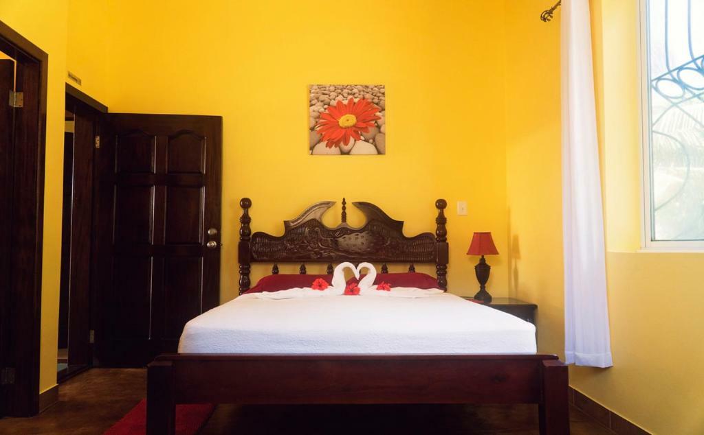 The White Horse Inn - Hopkins Village Beach Belize Exterior foto