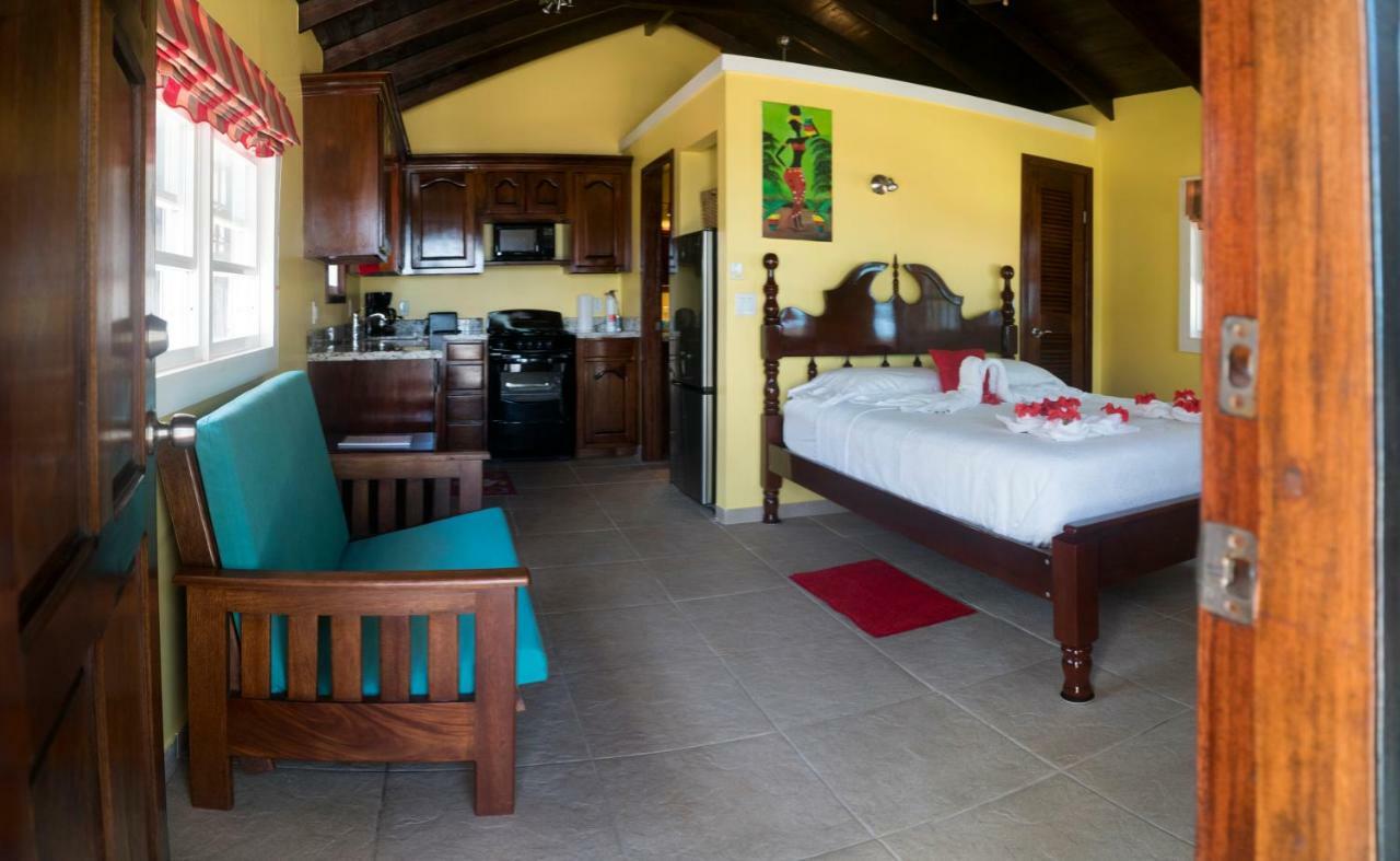 The White Horse Inn - Hopkins Village Beach Belize Exterior foto